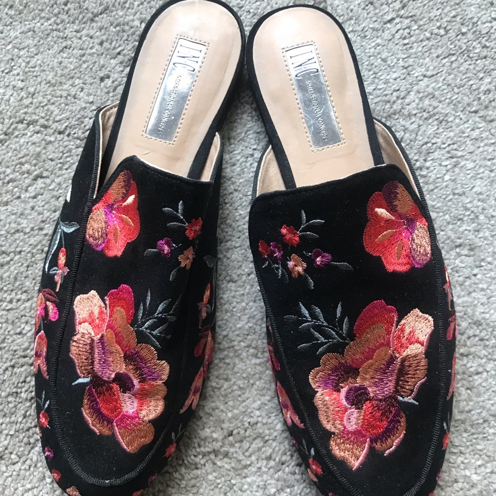 Embroidered Black Velvet Slip-On Mules - Floral Detail
